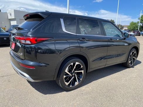 Used 2024 Mitsubishi Outlander 4WD Plug-In Hybrid image 5