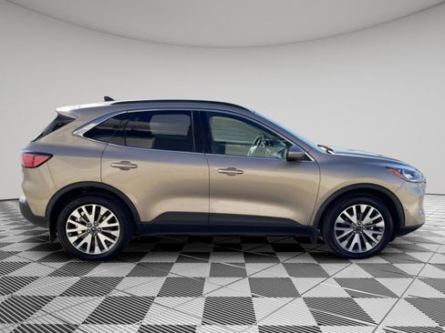 Used 2021 Ford Escape Titanium w/ Class II Trailer Tow Package image 8