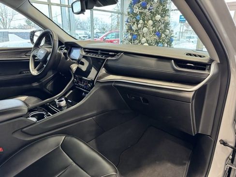 Used 2023 Jeep Grand Cherokee Limited image 19
