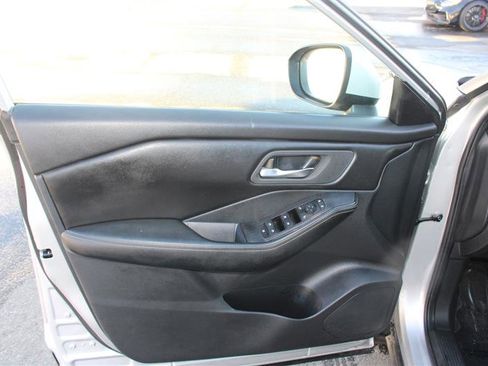 Used 2024 Nissan Rogue SV image 10