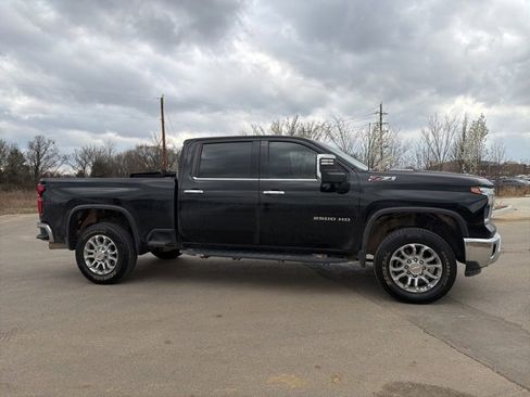 Used 2024 Chevrolet Silverado 2500 LTZ w/ LTZ Convenience Package image 18
