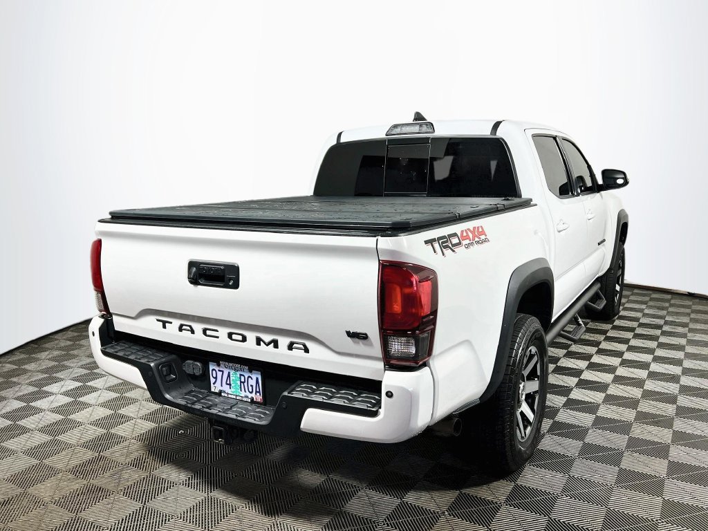 Certified 2018 Toyota Tacoma TRD Off-Road w/ Technology Package AWD/4WD image 7