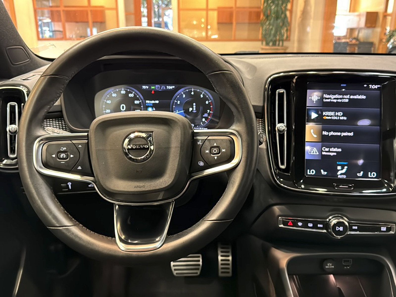 Used 2022 Volvo XC40 T5 R-Design AWD/4WD image 9