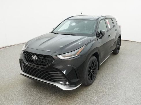 New 2026 Toyota Highlander XSE image 16