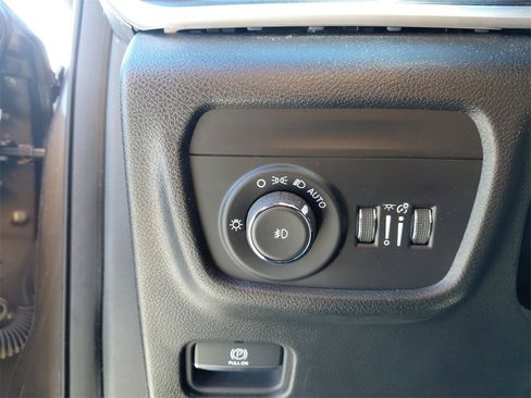 Used 2023 Jeep Grand Cherokee L Limited image 32