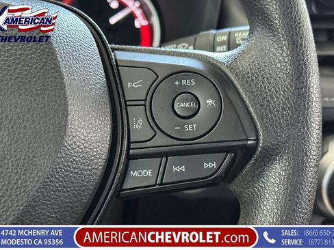 Used 2025 Toyota RAV4 XLE FWD image 33