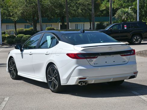 Used 2025 Toyota Camry LE image 4
