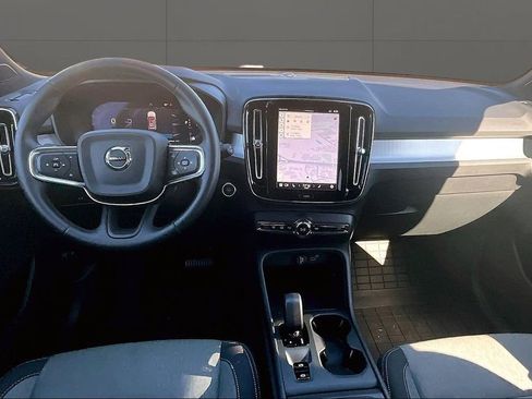 Used 2025 Volvo XC40 B5 Core AWD/4WD image 13