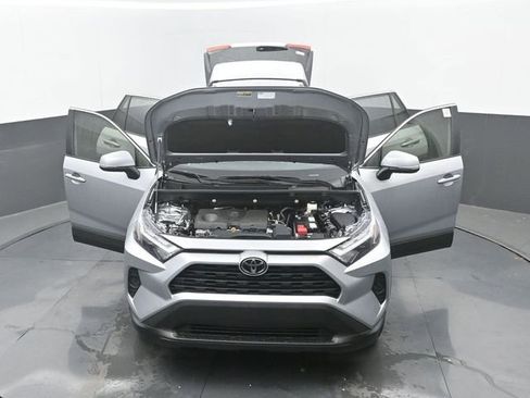Used 2025 Toyota RAV4 XLE FWD image 33