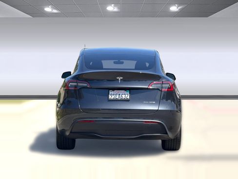 Used 2025 Tesla Model Y Long Range AWD/4WD image 9