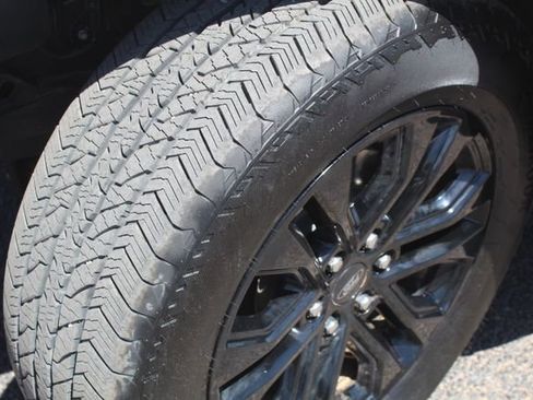 Used 2025 Ford F150 Lariat w/ Equipment Group 501A Mid image 11