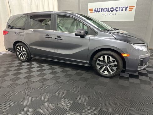 Used 2025 Honda Odyssey EX-L image 3