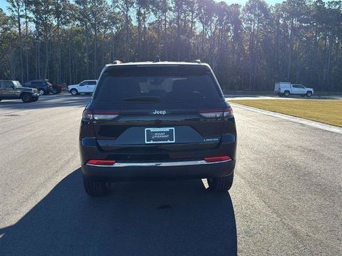 New 2025 Jeep Grand Cherokee Laredo X image 7