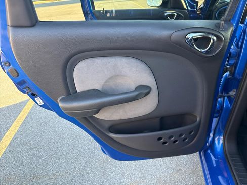 Used 2004 Chrysler PT Cruiser Limited image 22