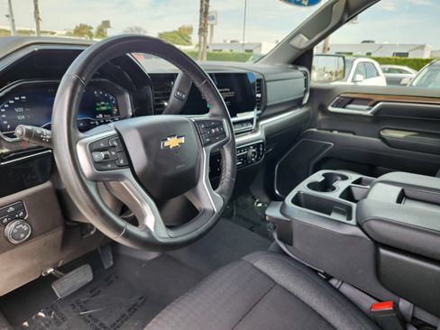 Used 2023 Chevrolet Silverado 1500 LT AWD/4WD image 13
