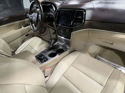 Used 2019 Jeep Grand Cherokee Overland AWD/4WD image 45