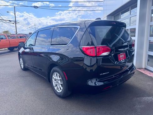 Used 2024 Chrysler Voyager LX FWD image 3