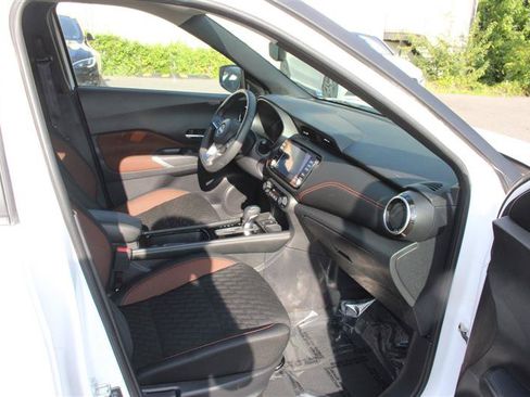 Used 2023 Nissan Kicks SR w/ Interior Electronics Package FWD image 10