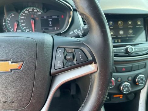 Used 2019 Chevrolet Trax LT w/ LT Convenience Package AWD/4WD image 16