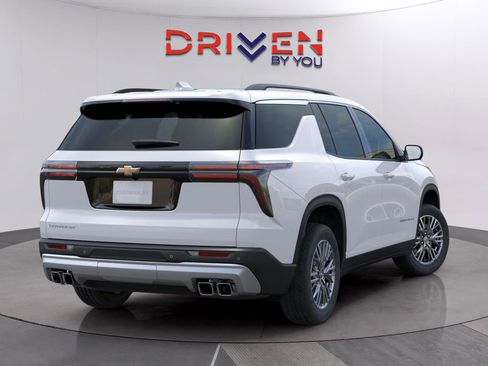 New 2026 Chevrolet Traverse LT image 4