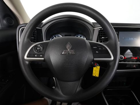 Used 2020 Mitsubishi Outlander ES FWD image 15