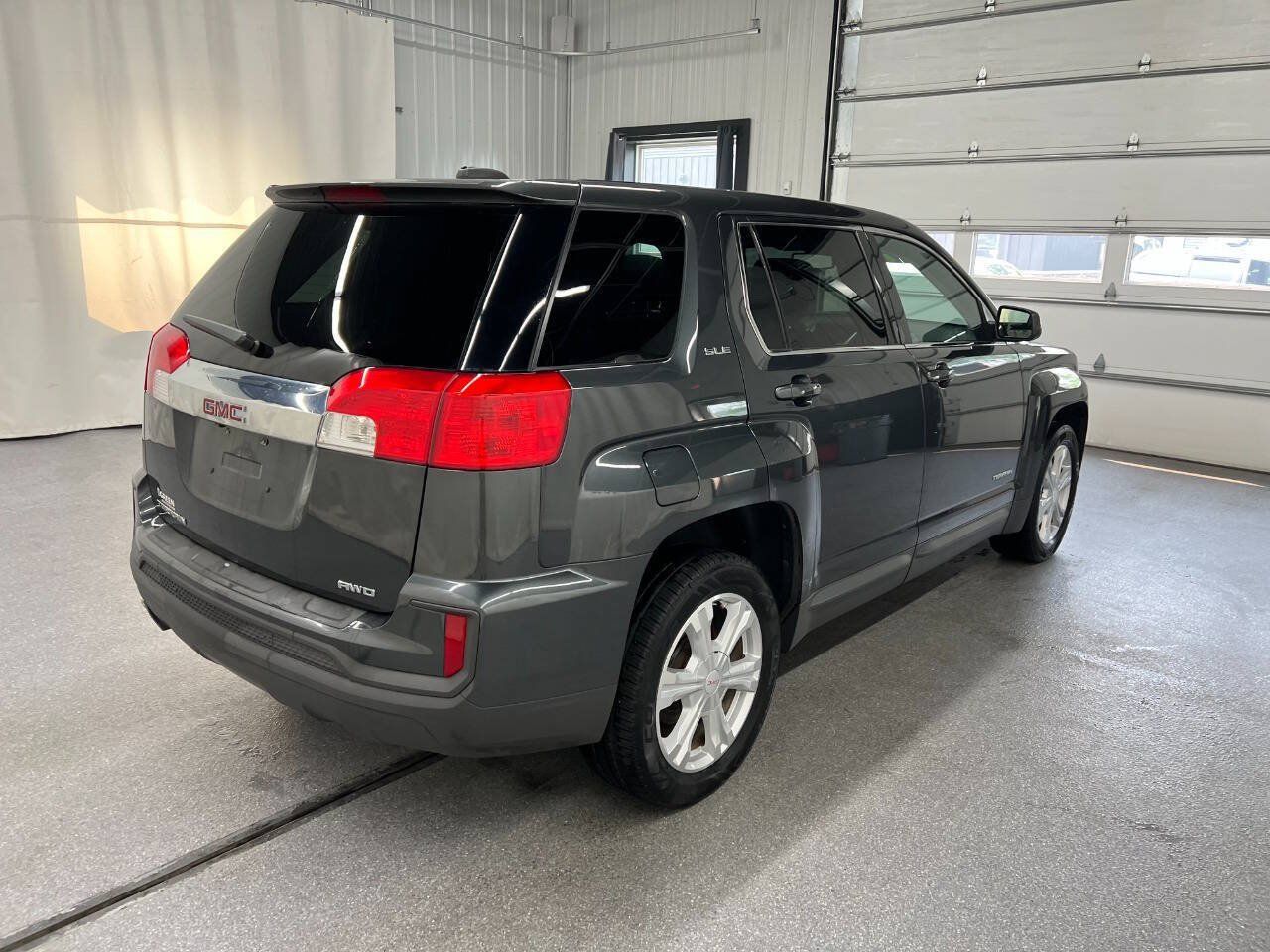 Used 2017 GMC Terrain SLE AWD/4WD image 4