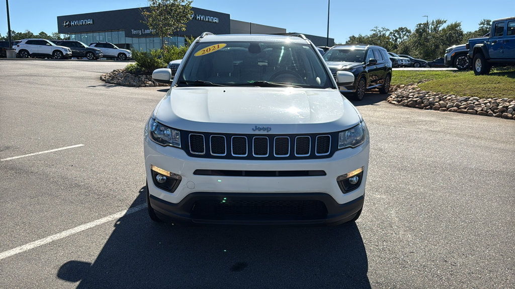 Used 2021 Jeep Compass Latitude w/ Sun and Sound Group AWD/4WD image 2