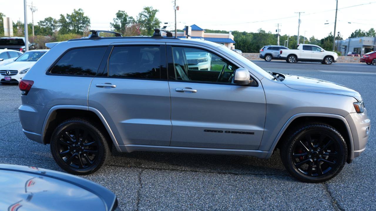 Used 2019 Jeep Grand Cherokee Altitude AWD/4WD image 6