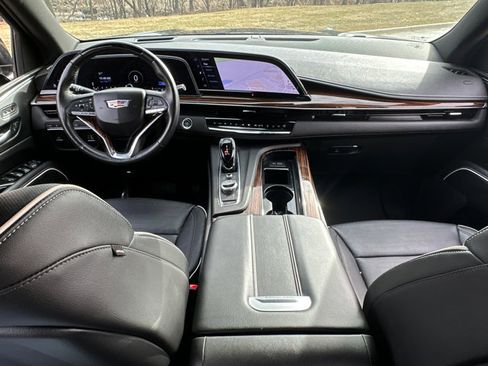 Used 2023 Cadillac Escalade ESV Premium Luxury image 15