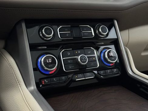 Used 2022 GMC Yukon Denali AWD/4WD image 19