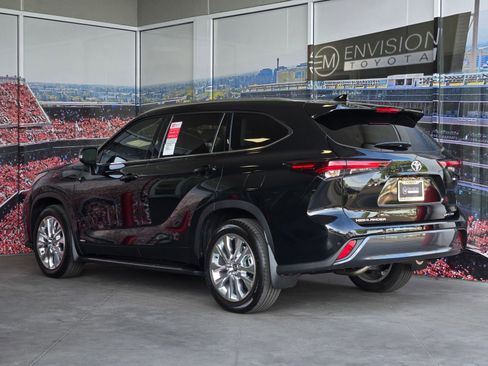 Certified 2026 Toyota Highlander Limited AWD/4WD image 6