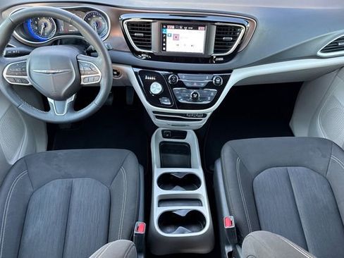 Used 2024 Chrysler Voyager LX image 14