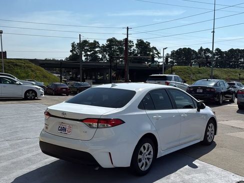 Used 2025 Toyota Corolla LE image 3