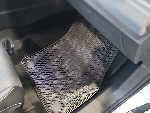 New 2026 Volkswagen Tiguan SE image 14