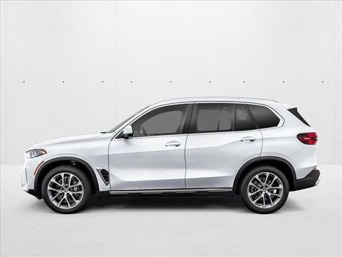New 2026 BMW X5 xDrive40i w/ M Sport Package AWD/4WD image 3