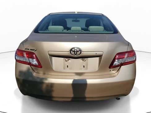 Used 2010 Toyota Camry FWD image 9
