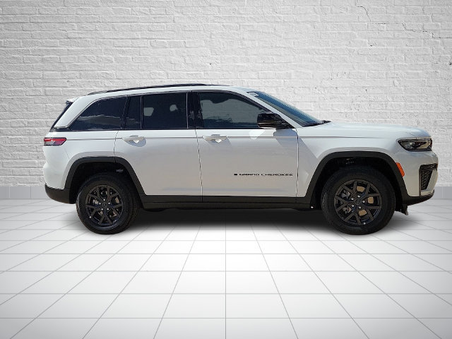 New 2027 Jeep Grand Cherokee Altitude AWD/4WD image 5