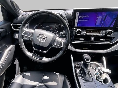 Used 2023 Toyota Highlander XSE FWD image 6
