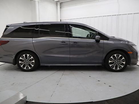 Used 2025 Honda Odyssey Elite image 2