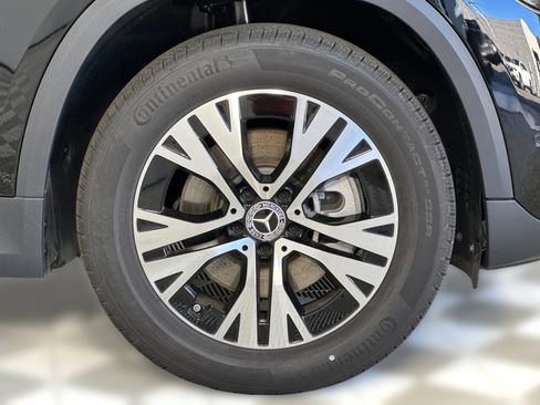 Used 2025 Mercedes-Benz GLA 250 4MATIC image 11
