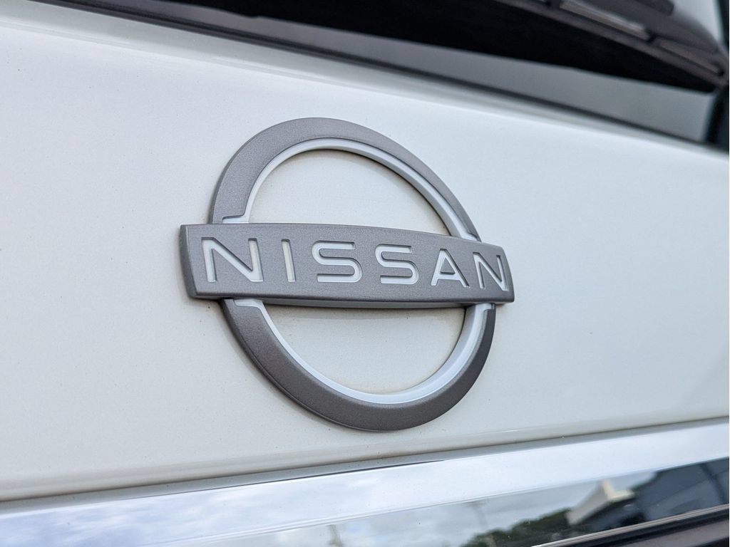 Used 2024 Nissan Armada Platinum w/ Captain's Chairs Package RWD image 9