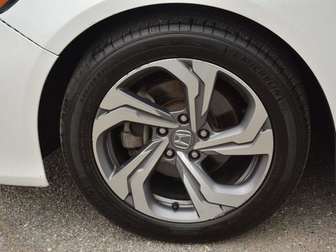 Used 2018 Honda Accord EX image 31