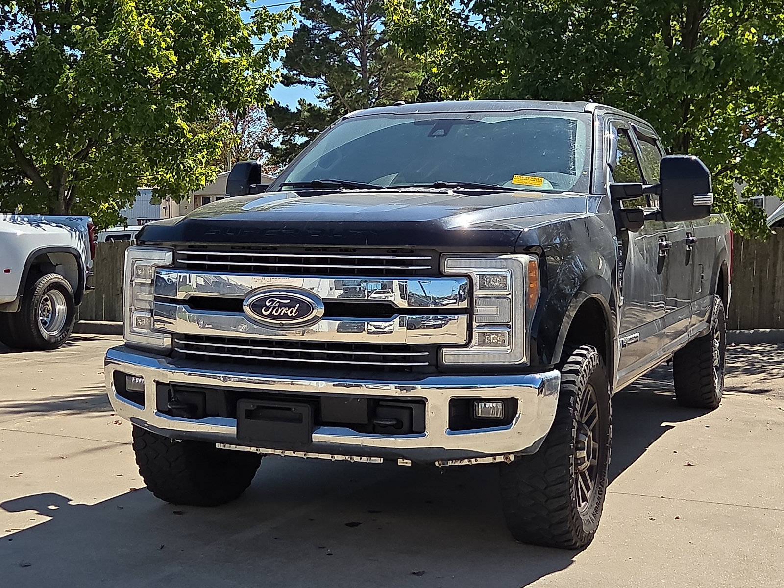 Used 2017 Ford F250 Lariat w/ Lariat Ultimate Package AWD/4WD image 2