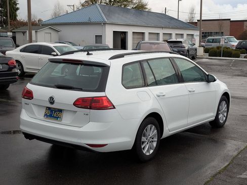 Used 2017 Volkswagen Golf S image 5