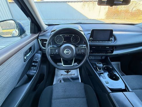 Used 2021 Nissan Rogue SV image 12