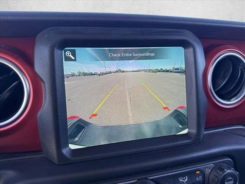 Used 2022 Jeep Gladiator Rubicon w/ LED Lighting Group AWD/4WD image 18