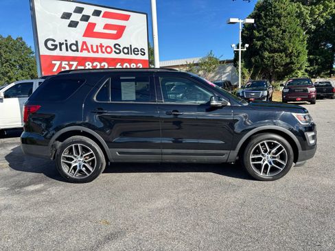 Used 2017 Ford Explorer Sport w/ Equipment Group 401A AWD/4WD image 2