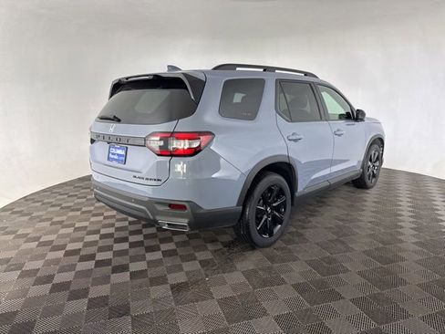 Certified 2025 Honda Pilot Black Edition image 9
