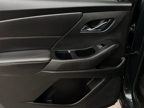 Used 2020 Chevrolet Traverse LT w/ Driver Confidence II Package image 21