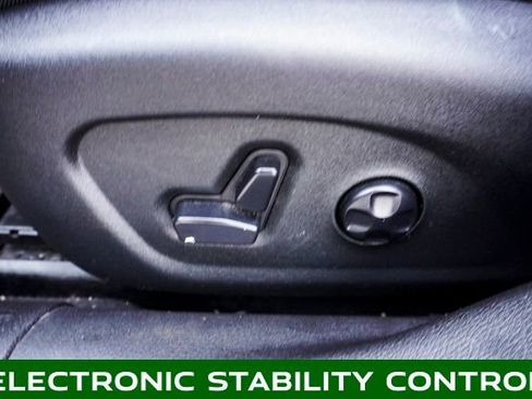 Used 2016 Chrysler 200 S w/ Sun & Sound Group image 15